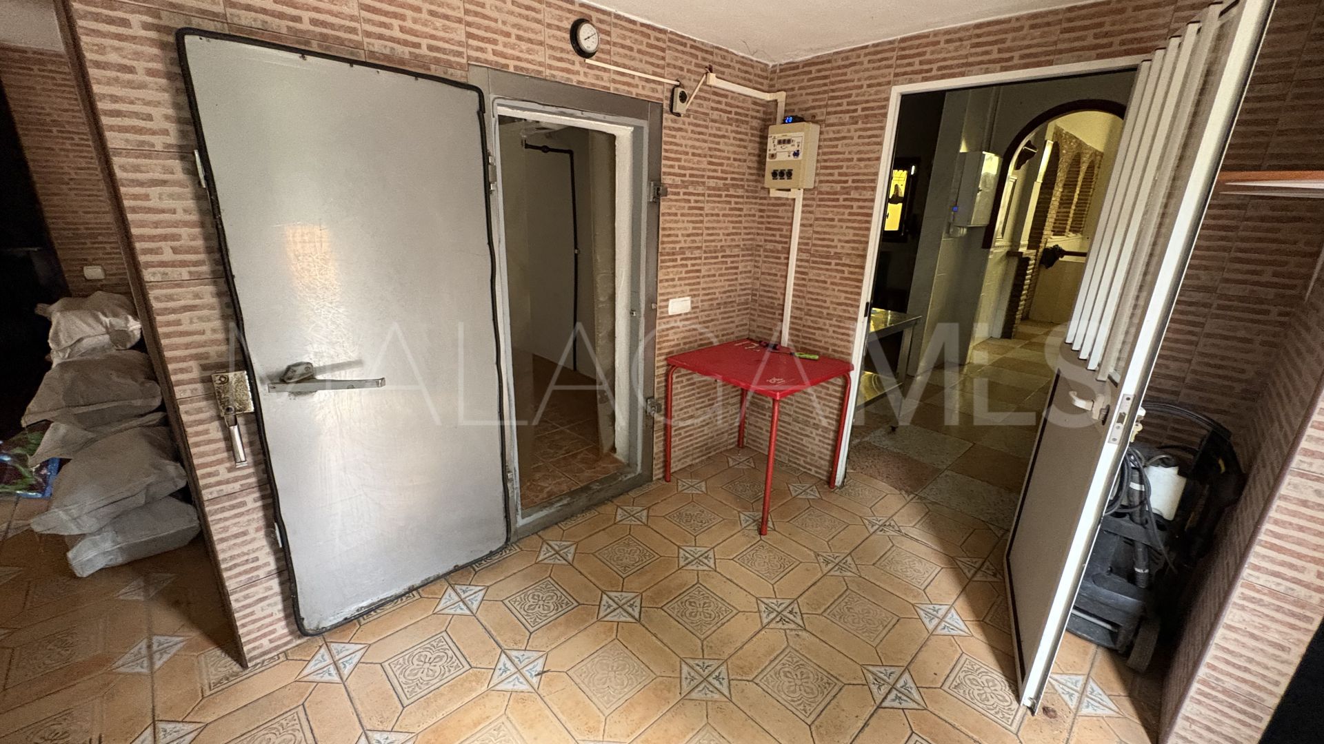 Kommersiella lokaler for sale in Elviria Playa