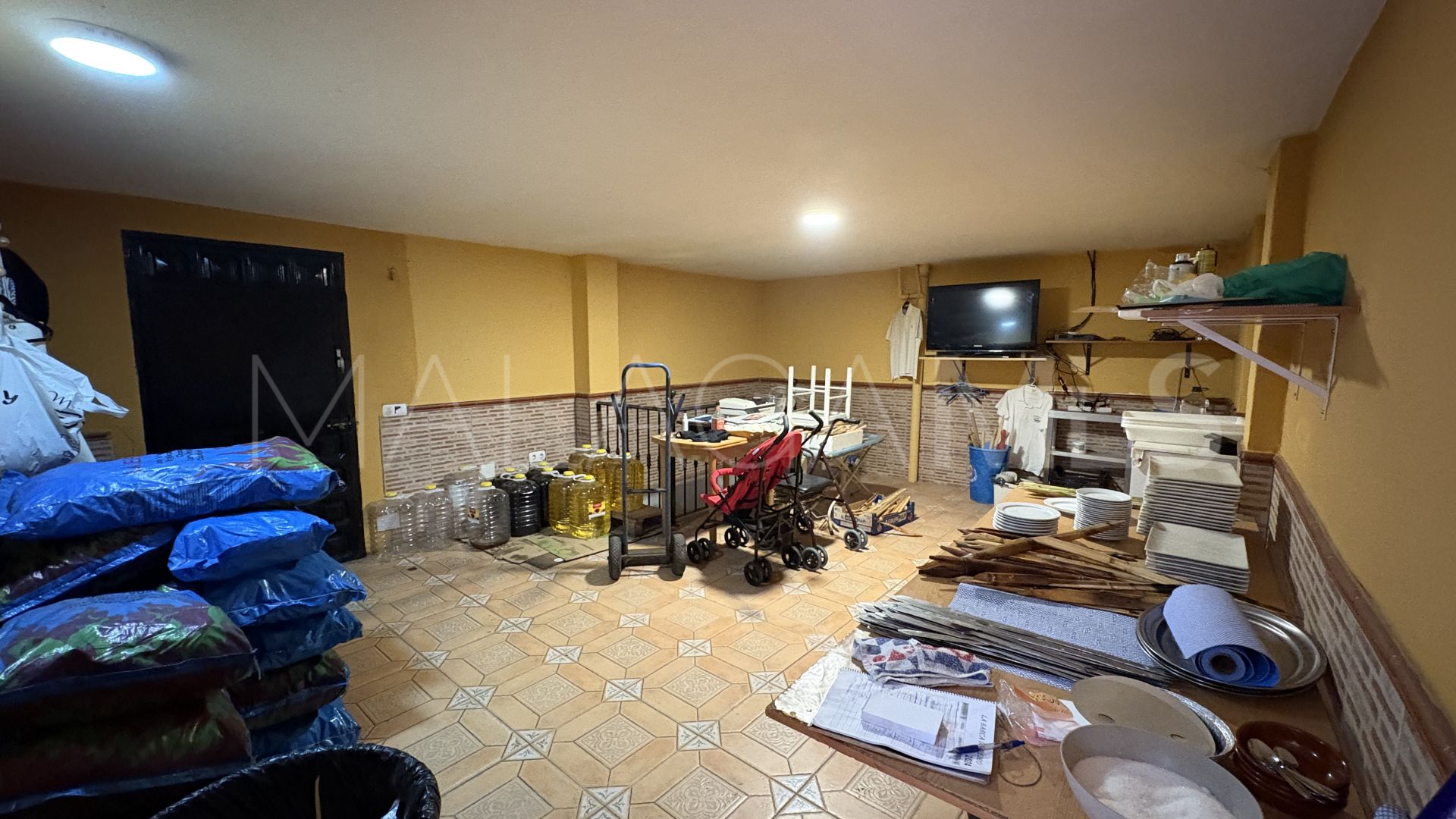 Kommersiella lokaler for sale in Elviria Playa