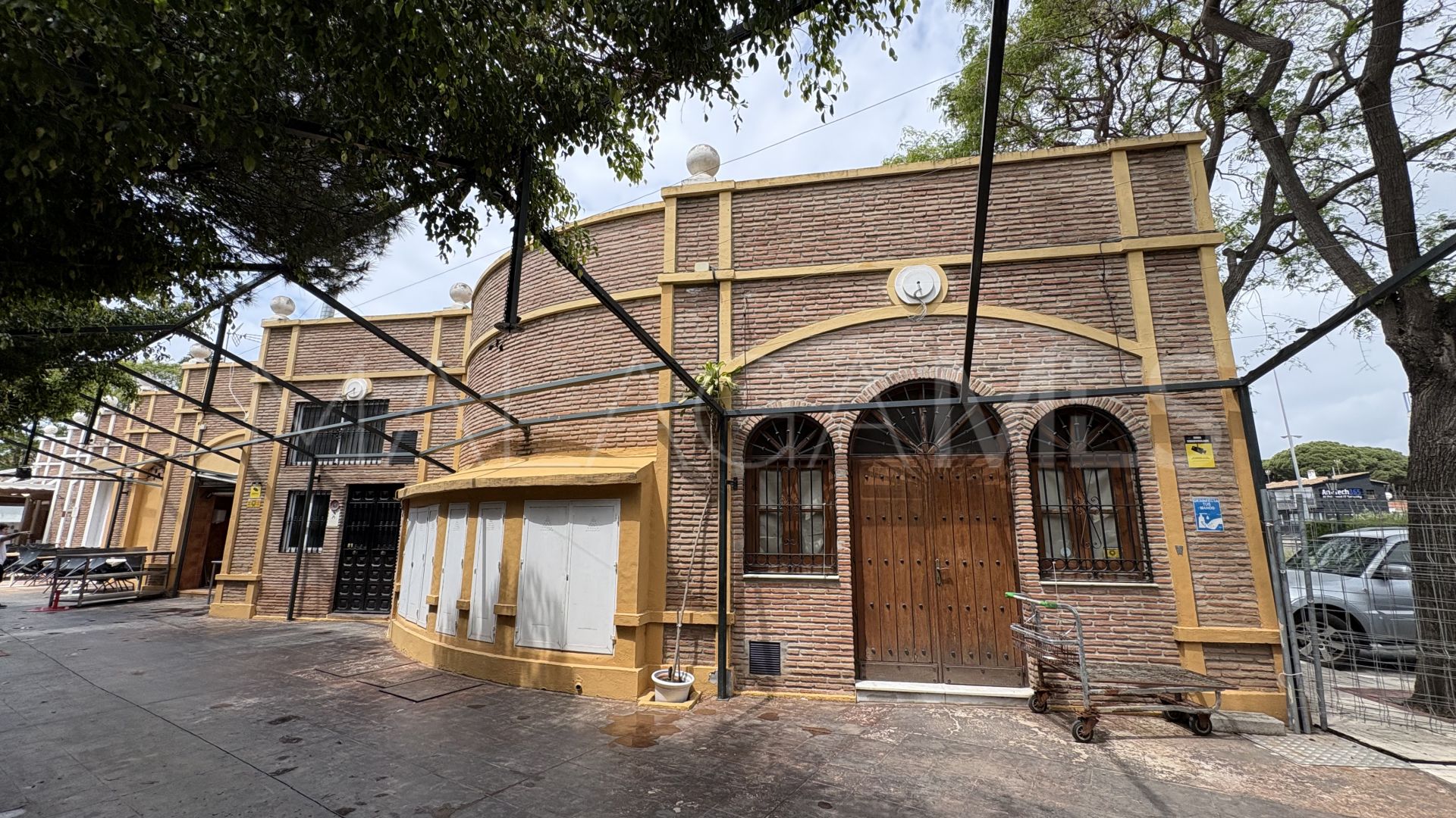 Kommersiella lokaler for sale in Elviria Playa