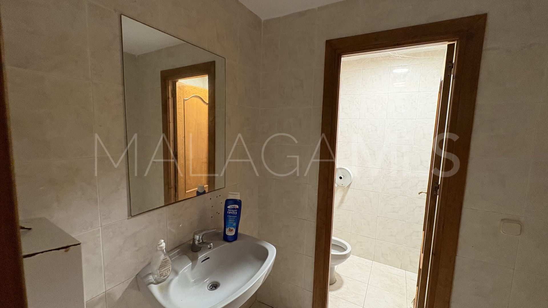 Kommersiella lokaler for sale in Elviria Playa