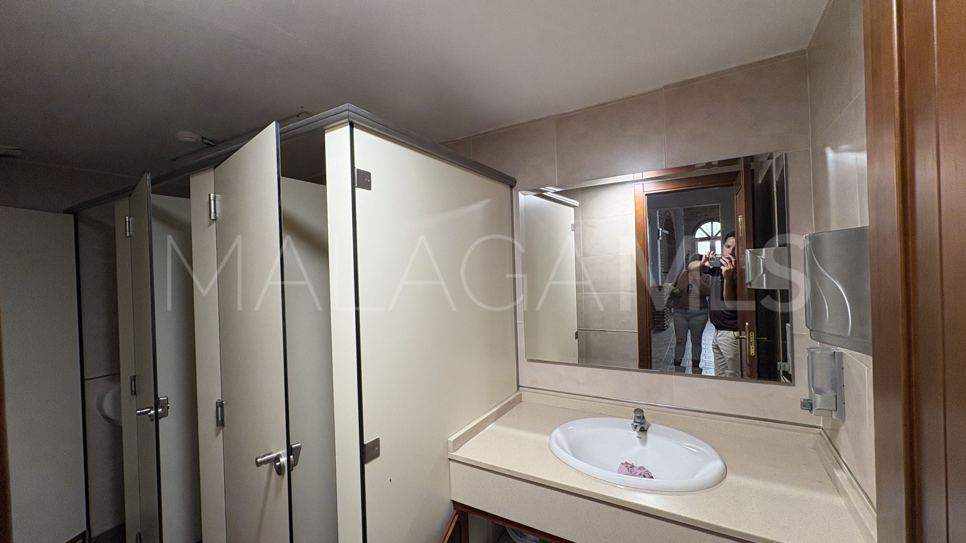 Kommersiella lokaler for sale in Elviria Playa