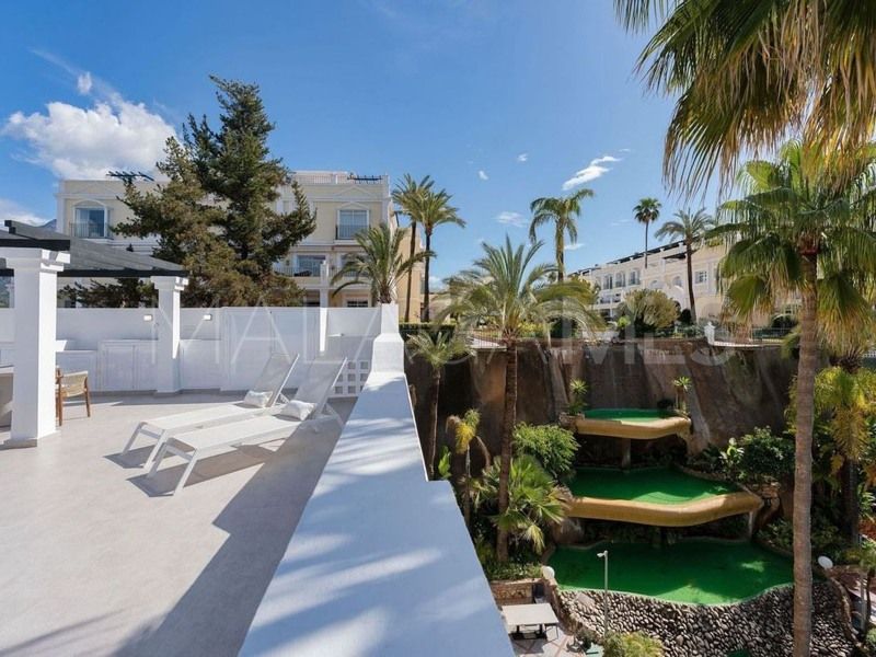 For sale duplex penthouse in Aloha Gardens