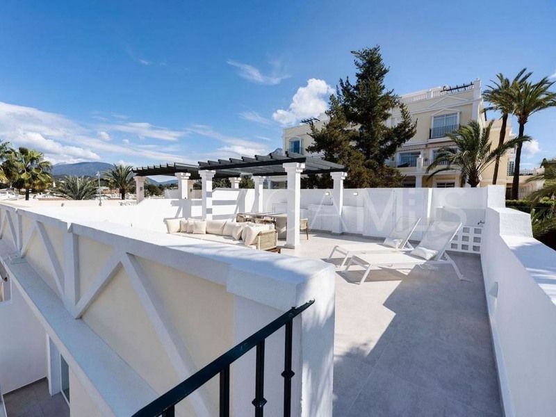 For sale duplex penthouse in Aloha Gardens