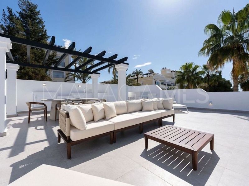 For sale duplex penthouse in Aloha Gardens