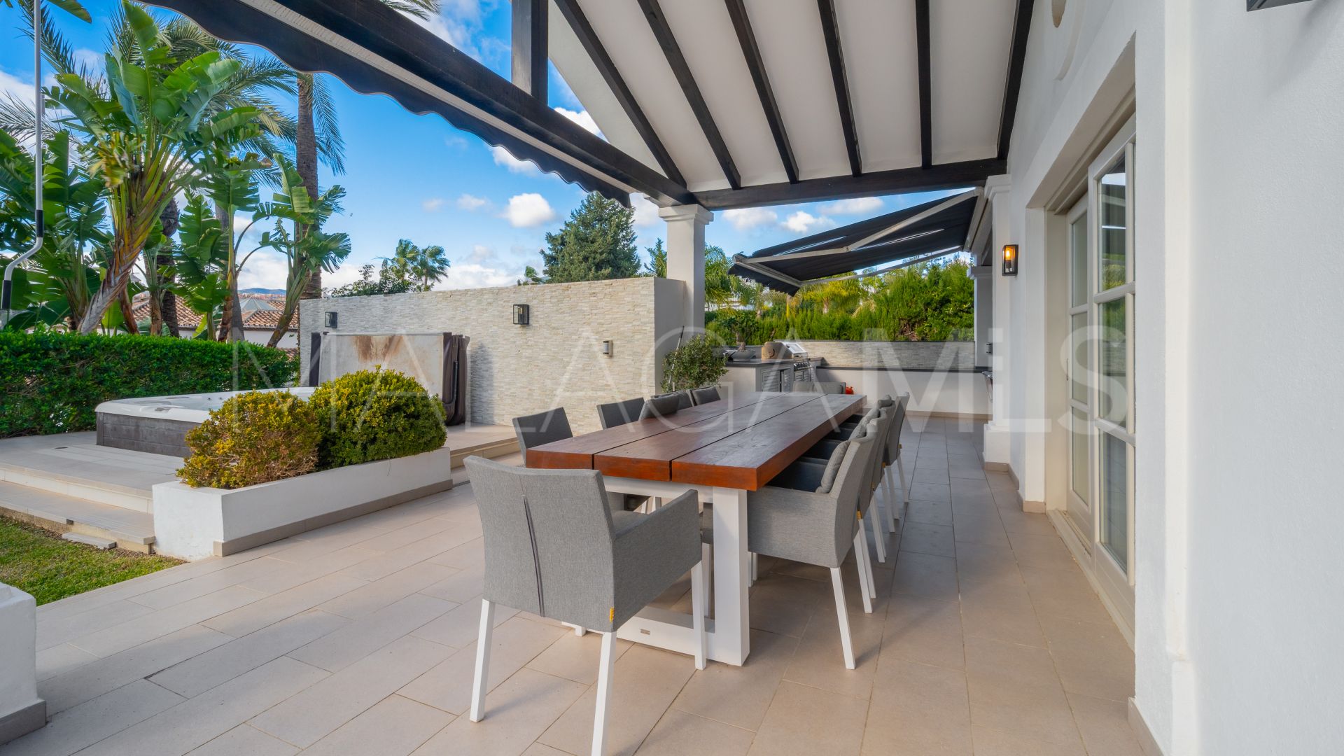 Villa a la venta in Los Naranjos Golf with 6 bedrooms