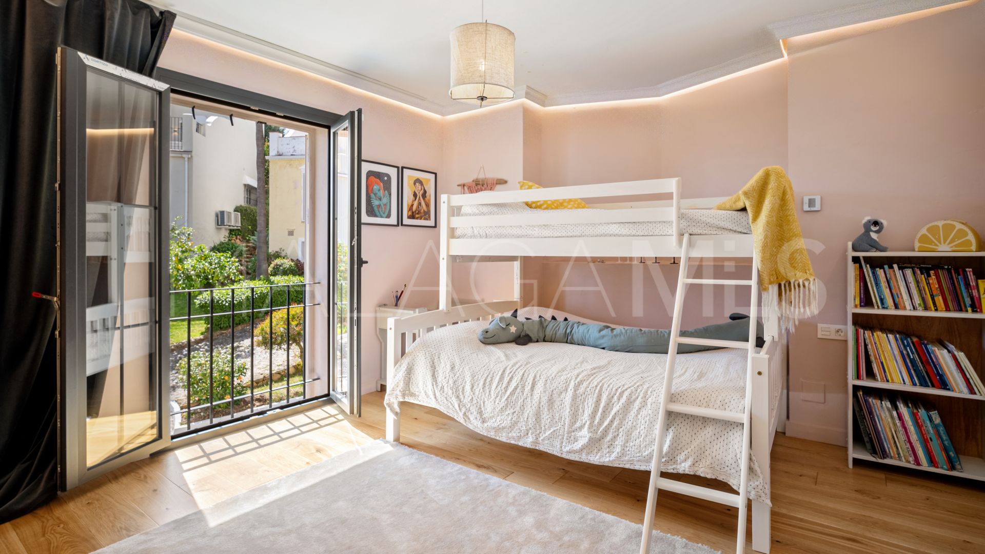 Radhus for sale in Marbella Golden Mile