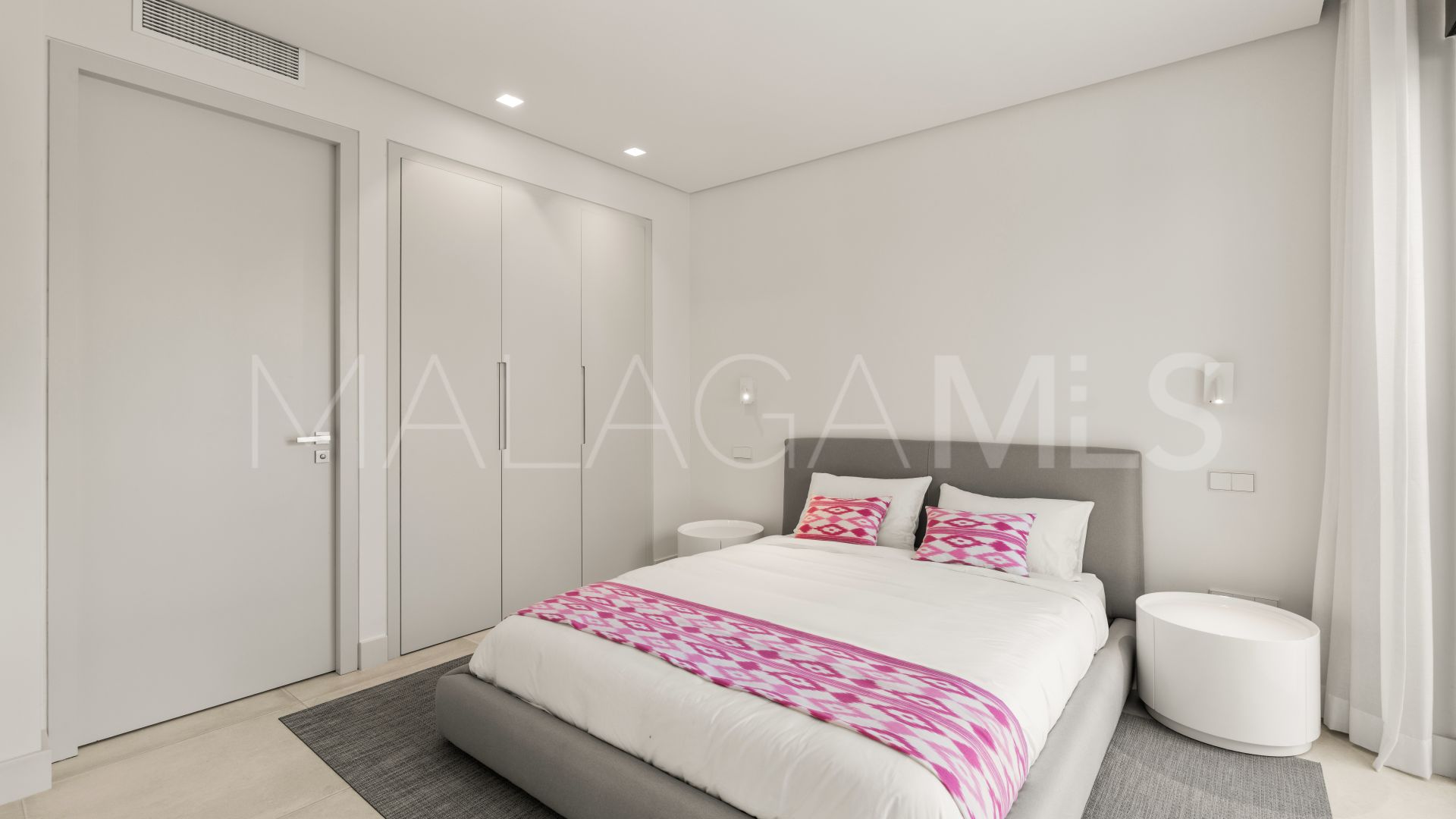 Buy villa in Estepona Este
