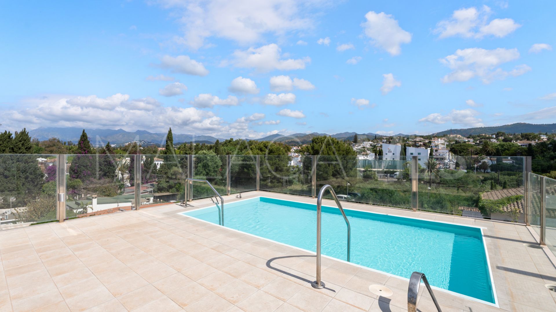 Villa with 11 bedrooms a la venta in Elviria Playa