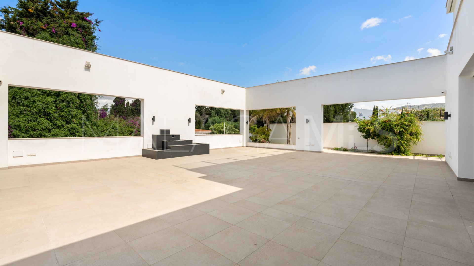 Villa with 11 bedrooms a la venta in Elviria Playa