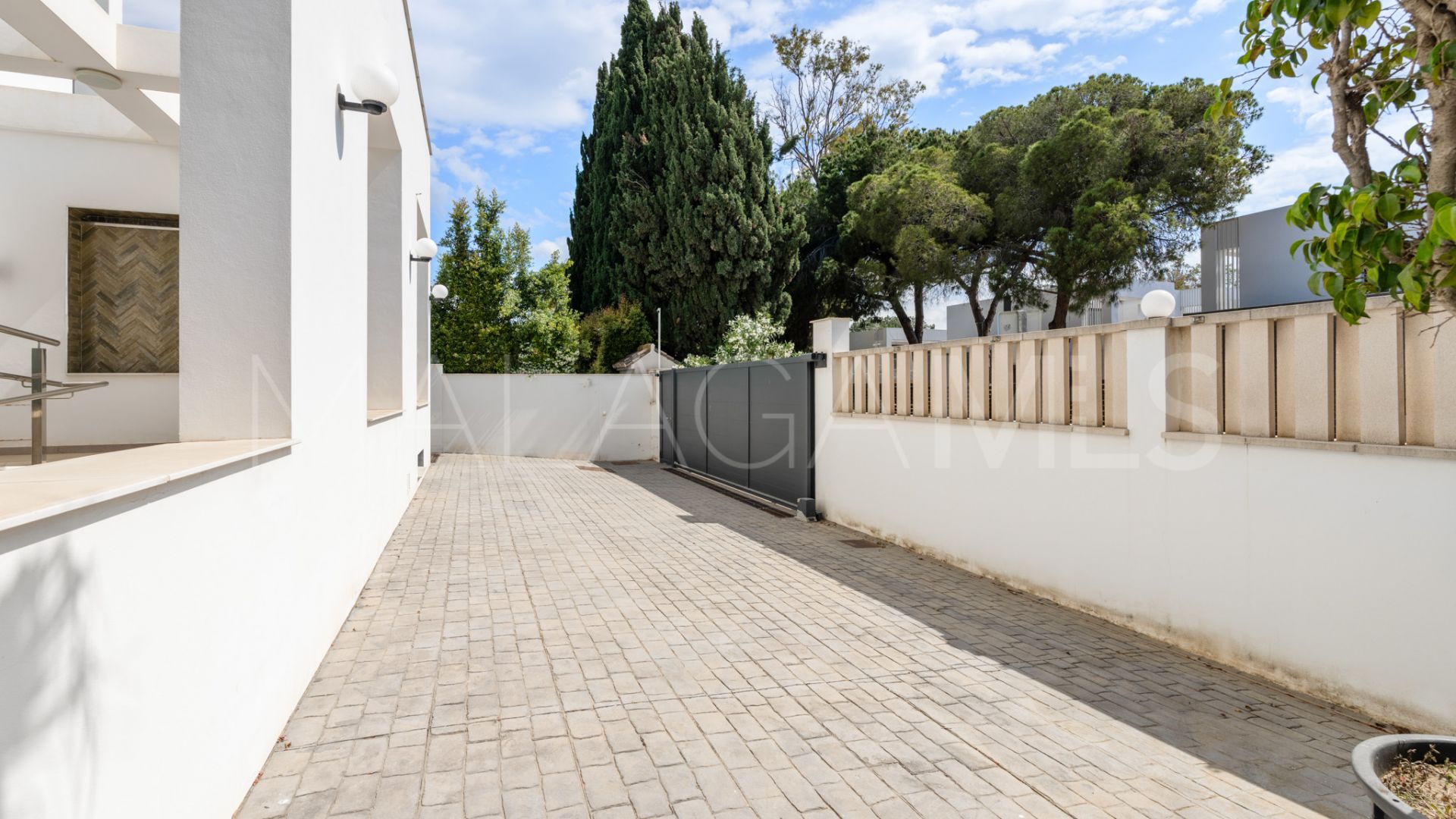 Villa with 11 bedrooms a la venta in Elviria Playa
