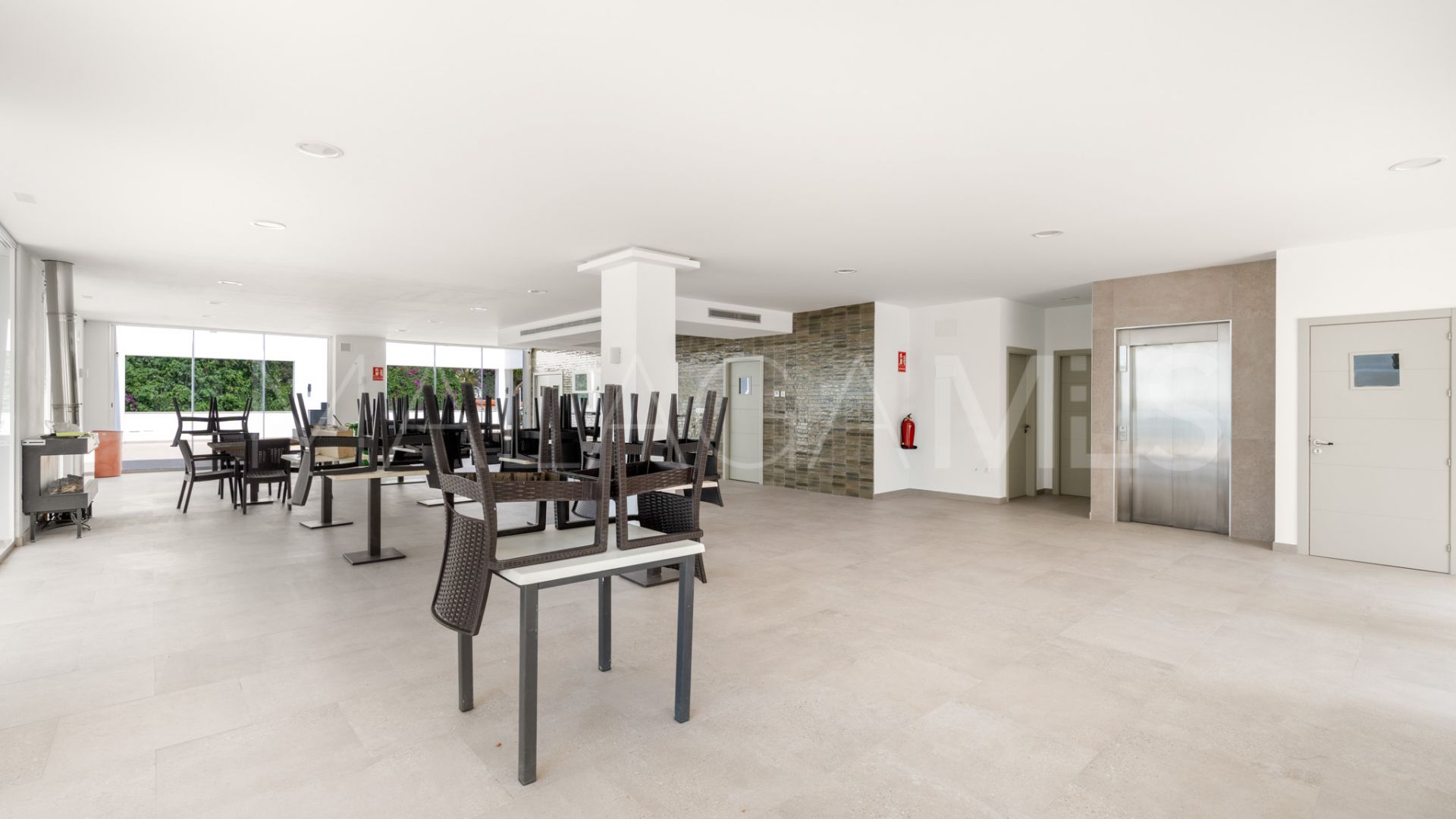 Villa with 11 bedrooms a la venta in Elviria Playa