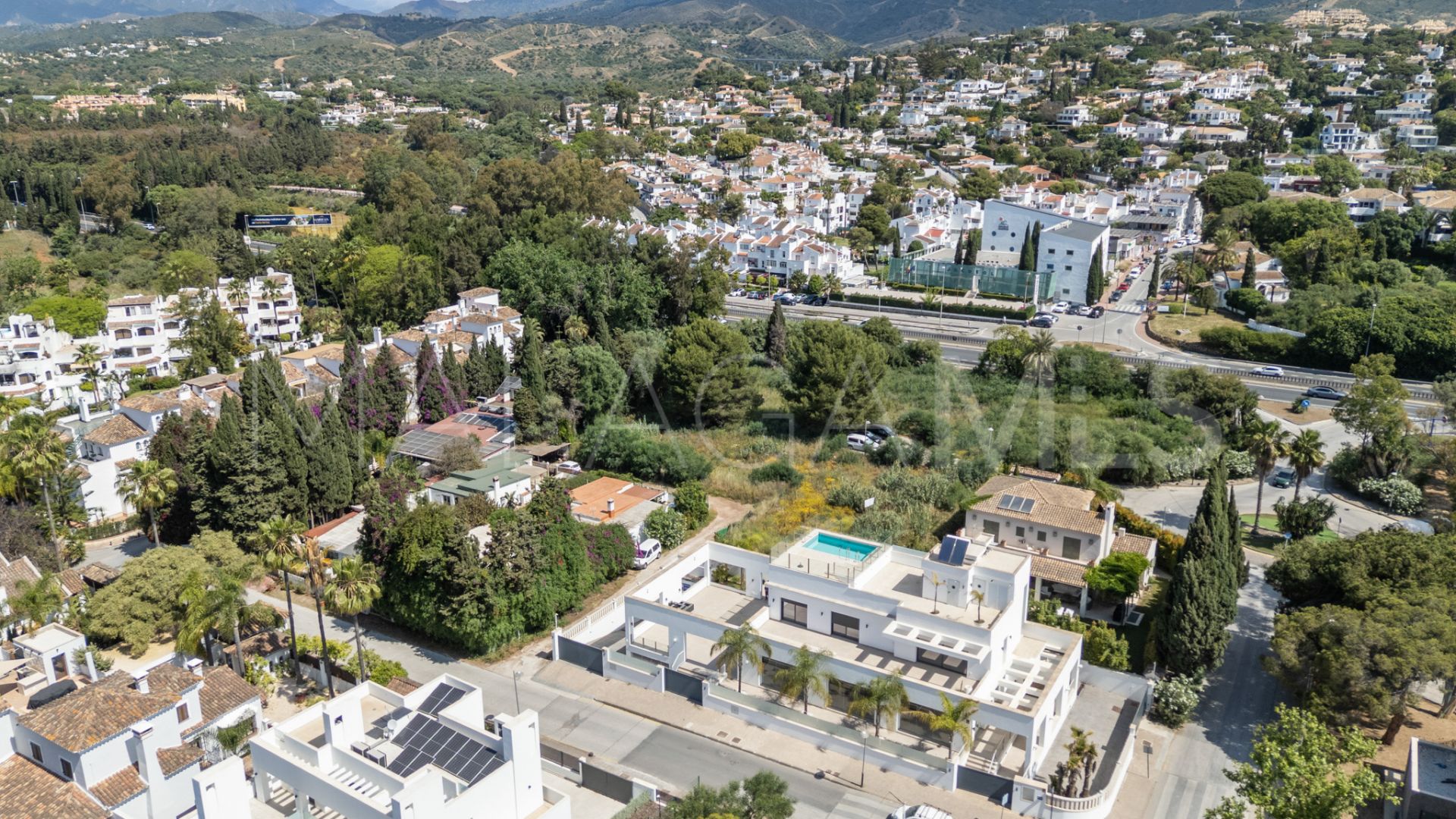 Villa with 11 bedrooms a la venta in Elviria Playa