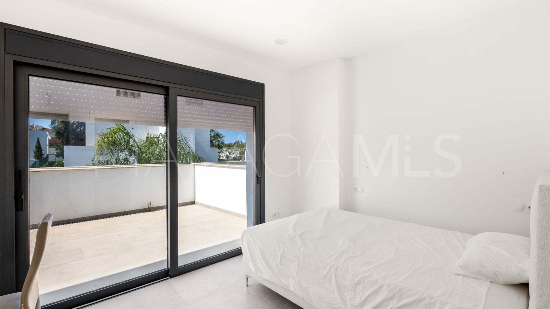 Villa with 11 bedrooms a la venta in Elviria Playa