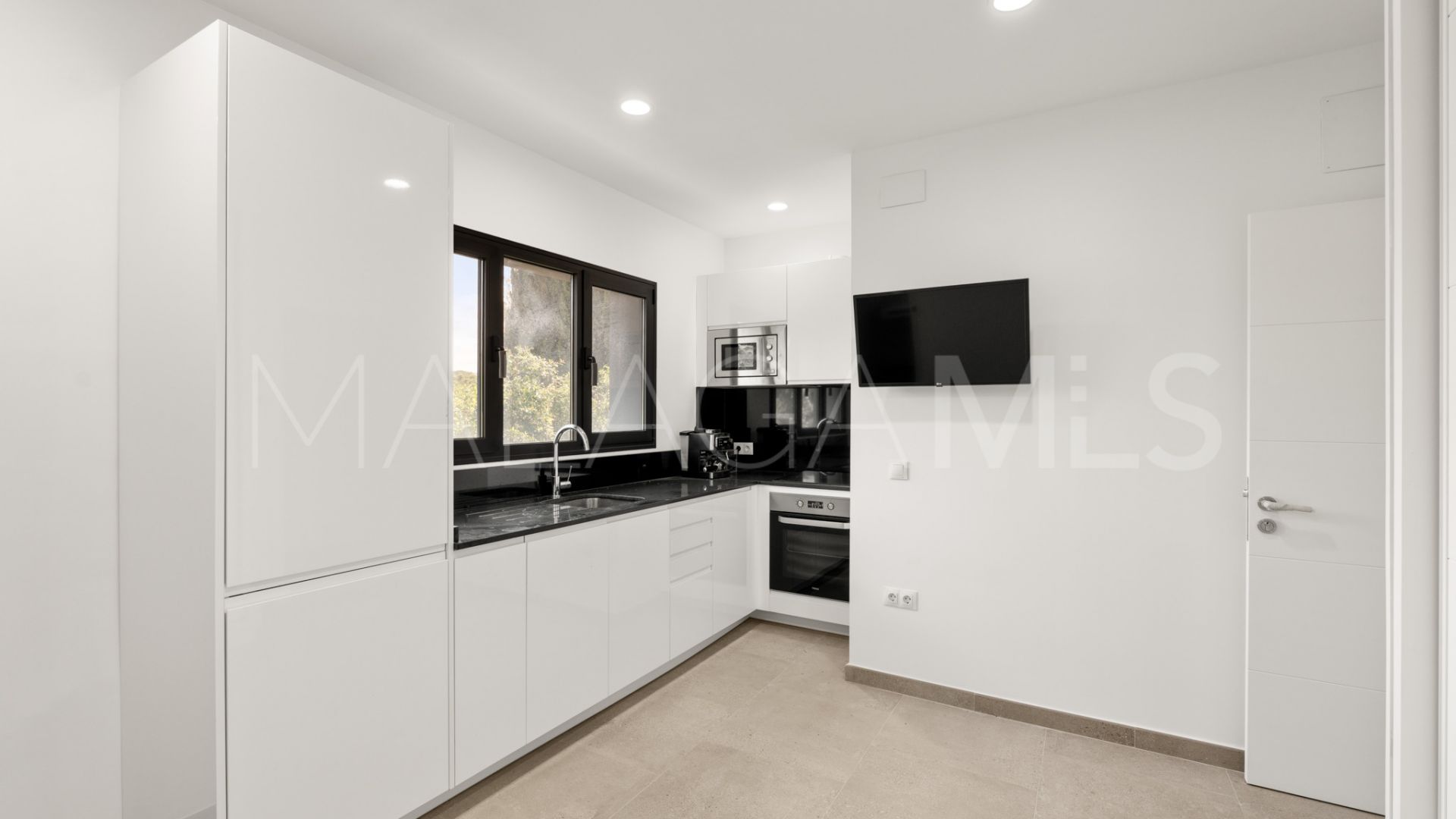 Villa with 11 bedrooms a la venta in Elviria Playa
