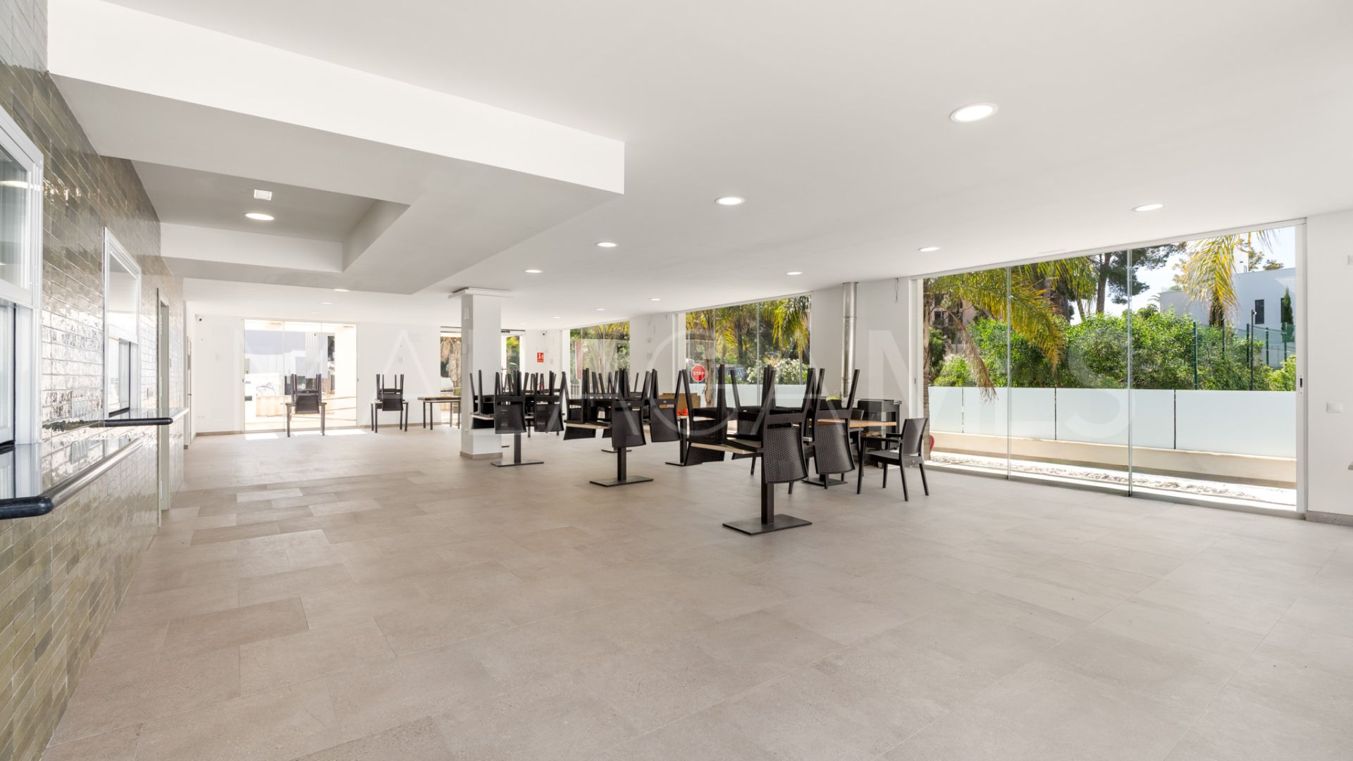 Villa with 11 bedrooms a la venta in Elviria Playa