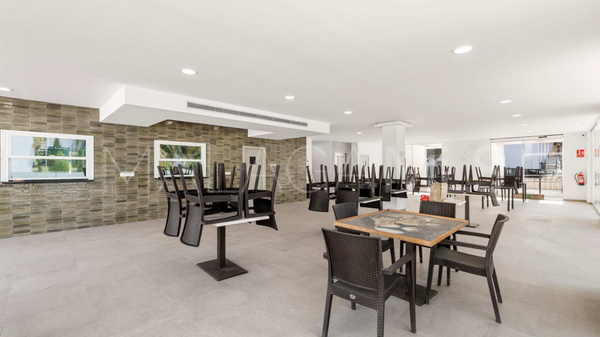 Villa with 11 bedrooms a la venta in Elviria Playa