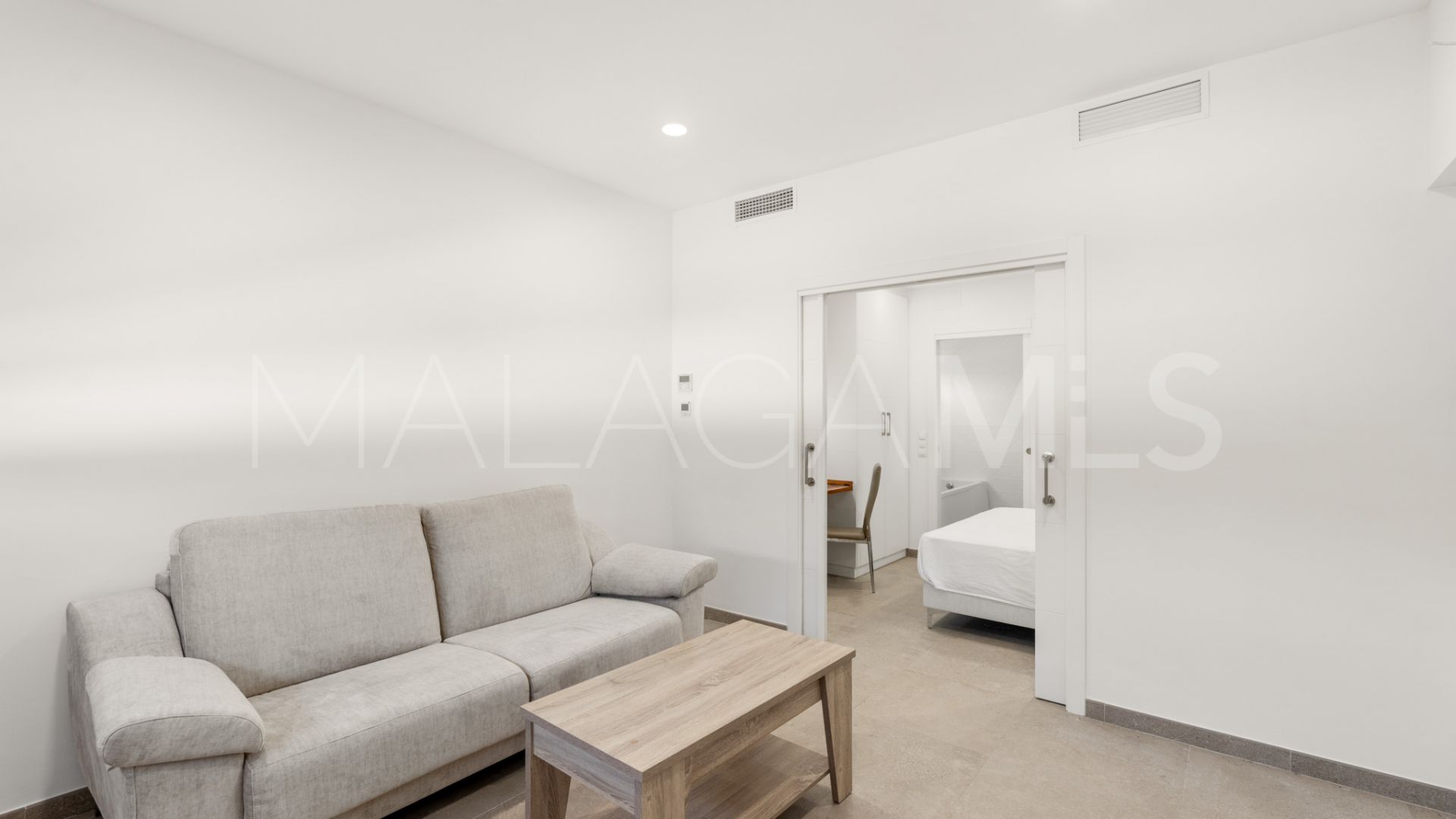 Villa with 11 bedrooms a la venta in Elviria Playa