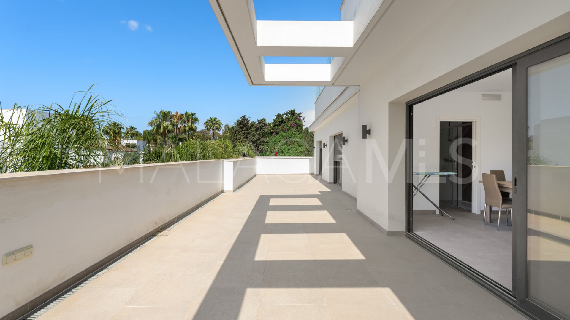 Villa with 11 bedrooms a la venta in Elviria Playa