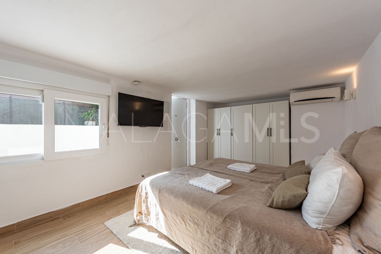 Villa for sale in Nueva Andalucia