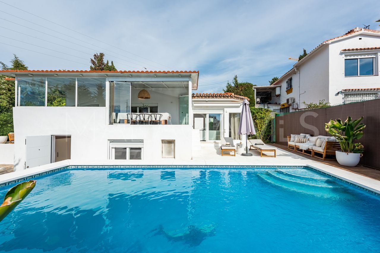 Villa for sale in Nueva Andalucia