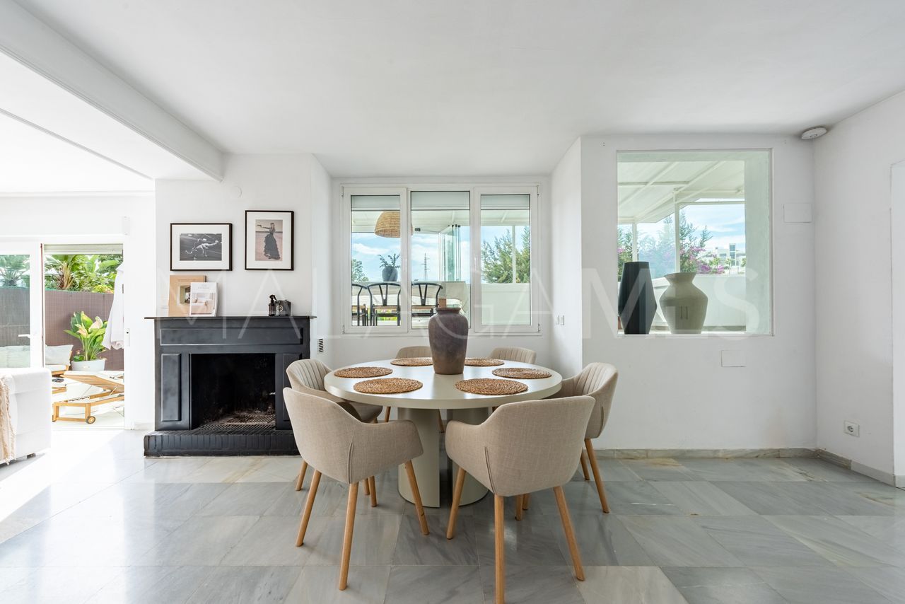 Villa for sale in Nueva Andalucia