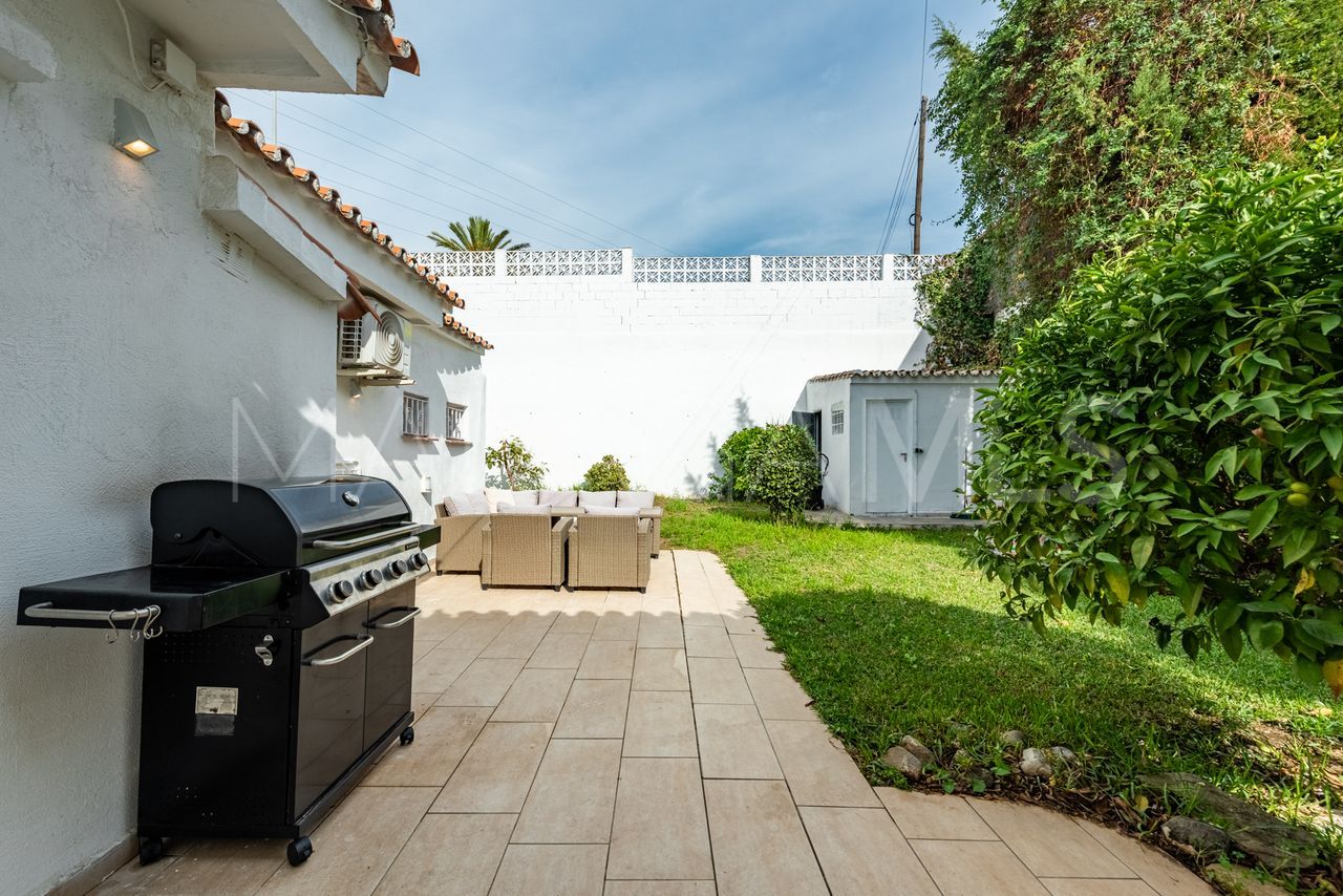 Villa for sale in Nueva Andalucia