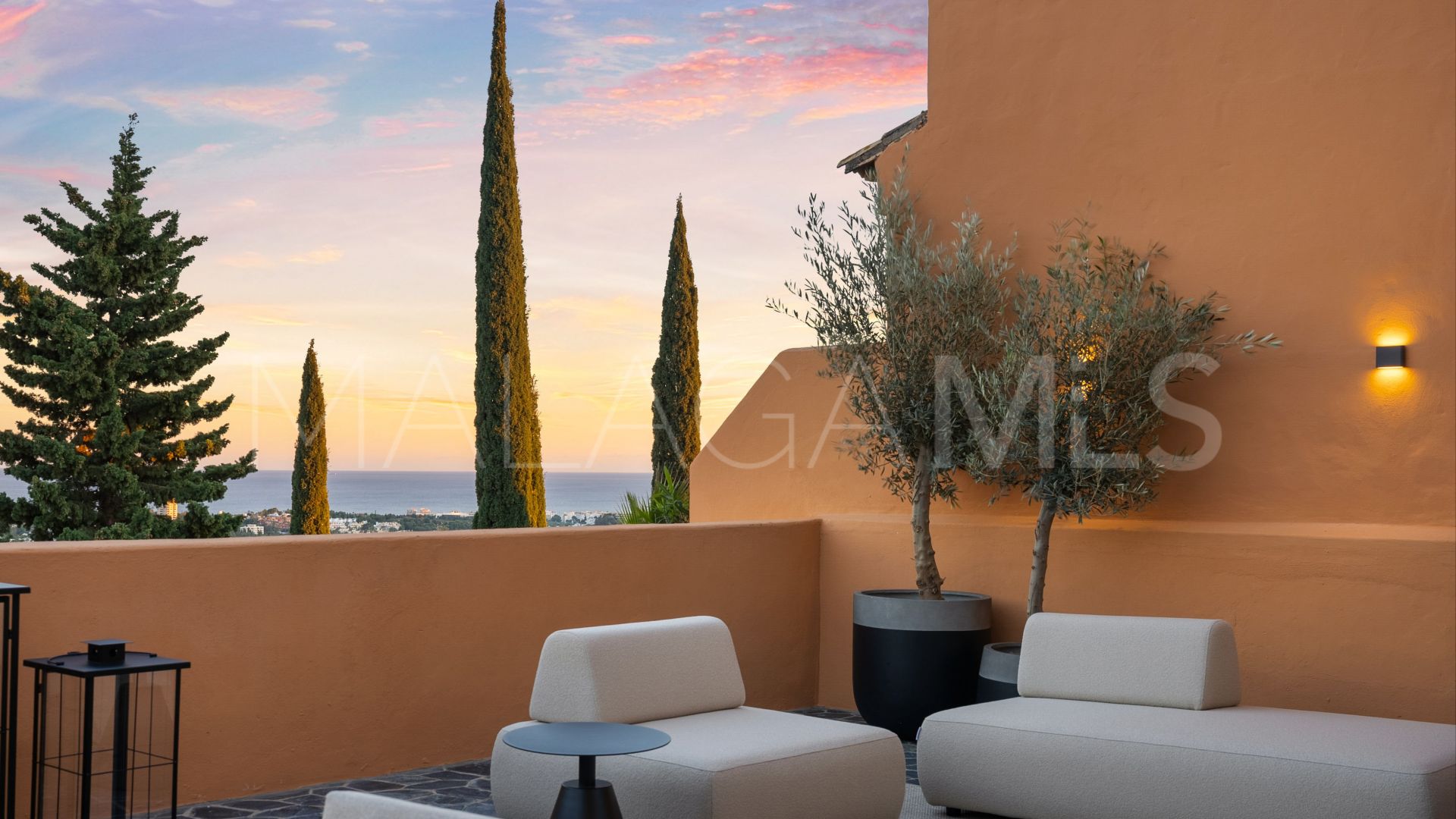 Atico duplex with 4 bedrooms for sale in La Cerquilla