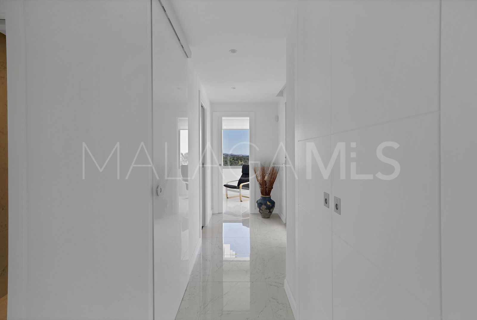 Villa for sale in Las Lomas de Nueva Andalucia