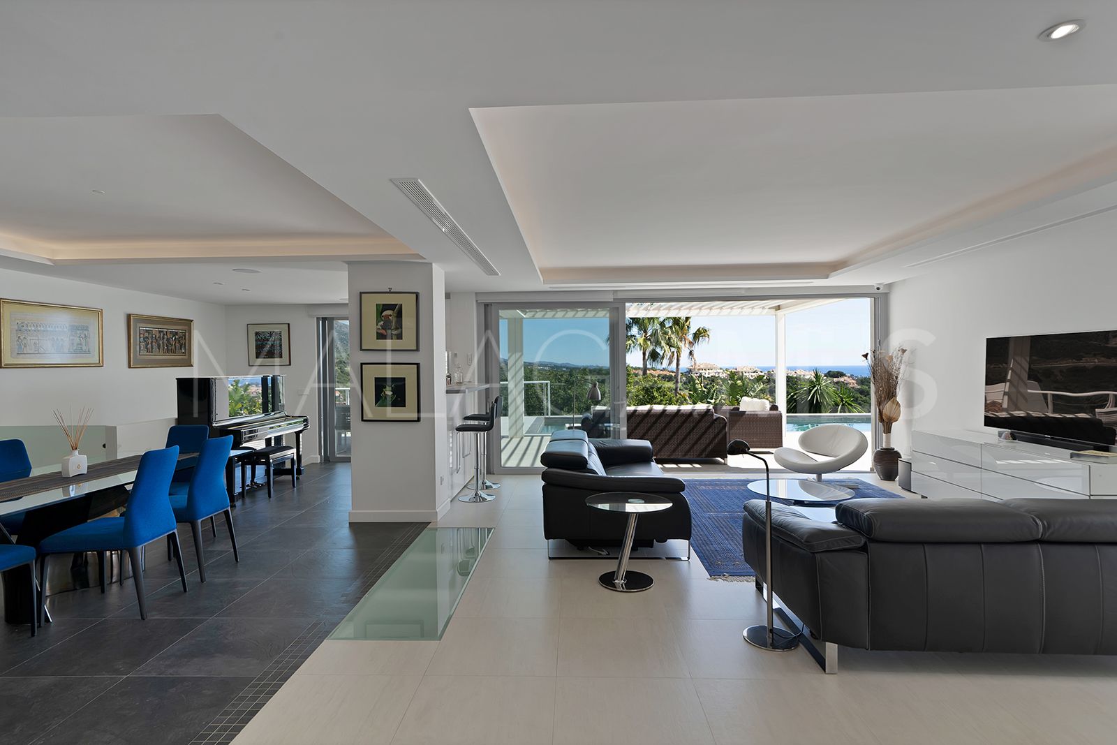 Villa for sale in Las Lomas de Nueva Andalucia