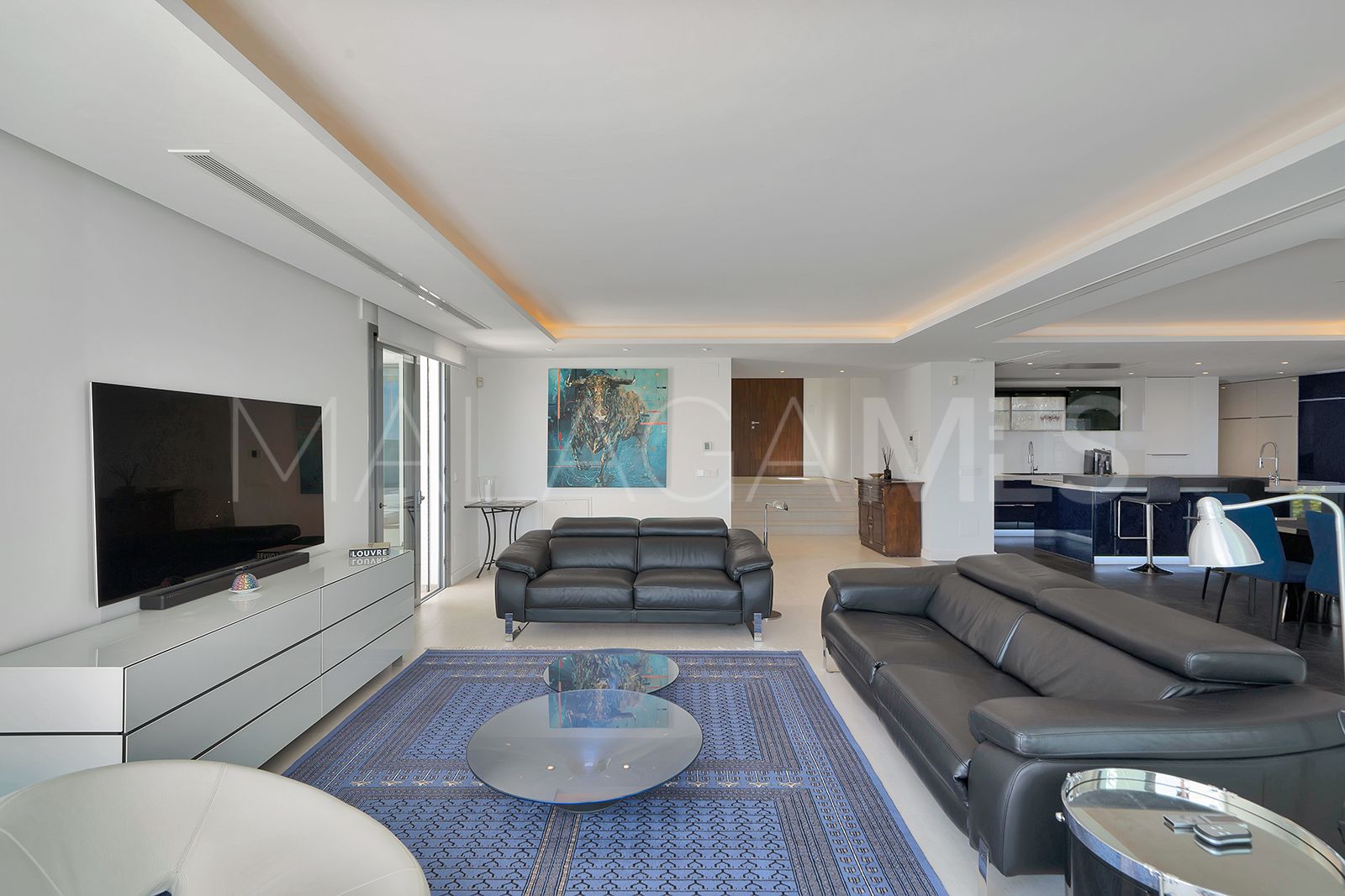 Villa for sale in Las Lomas de Nueva Andalucia