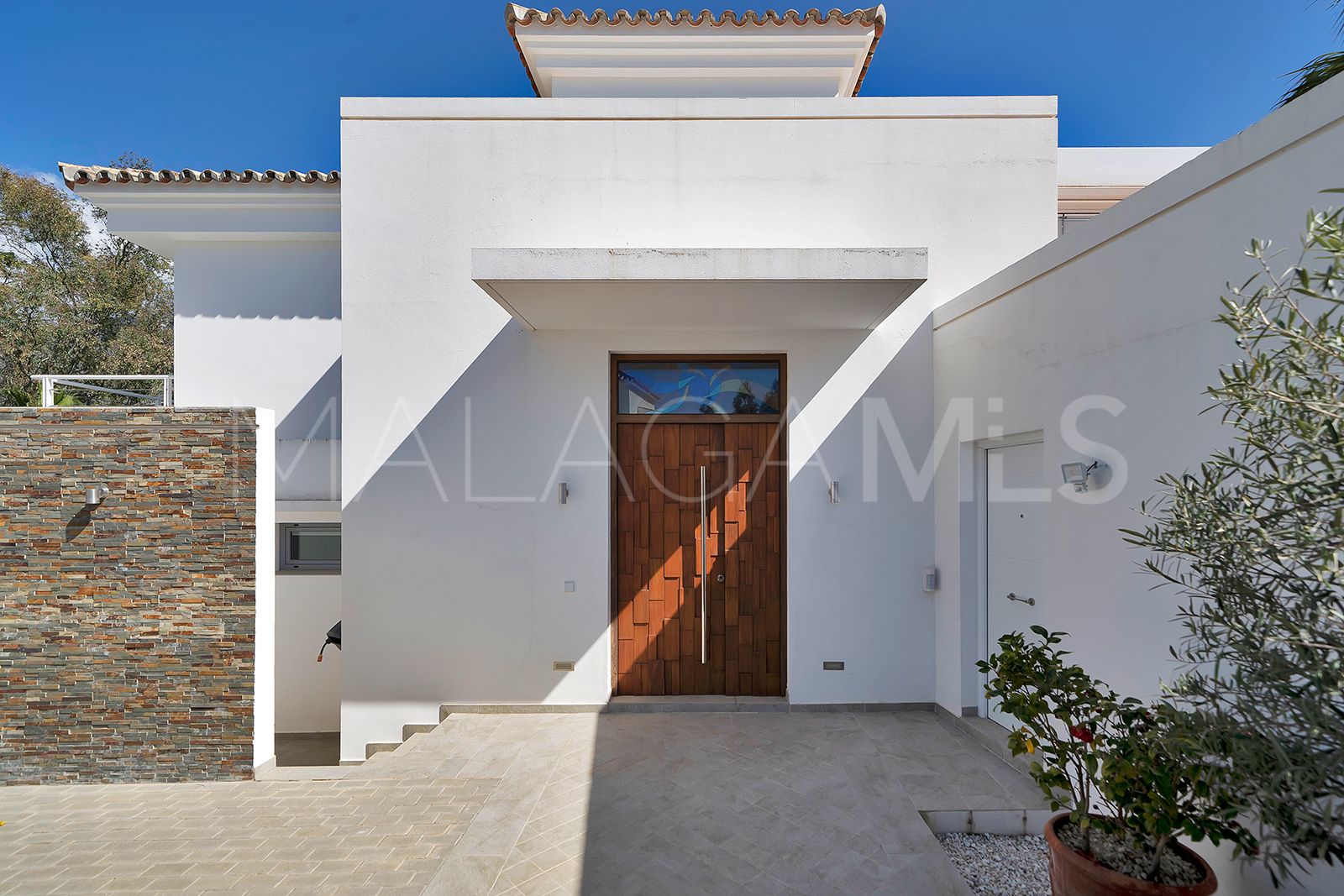 Villa for sale in Las Lomas de Nueva Andalucia