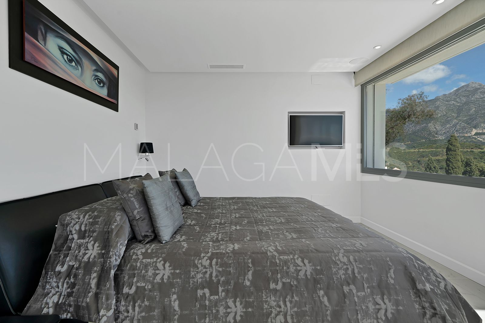 Villa for sale in Las Lomas de Nueva Andalucia