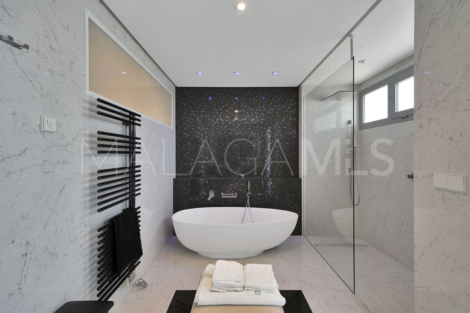 Villa for sale in Las Lomas de Nueva Andalucia