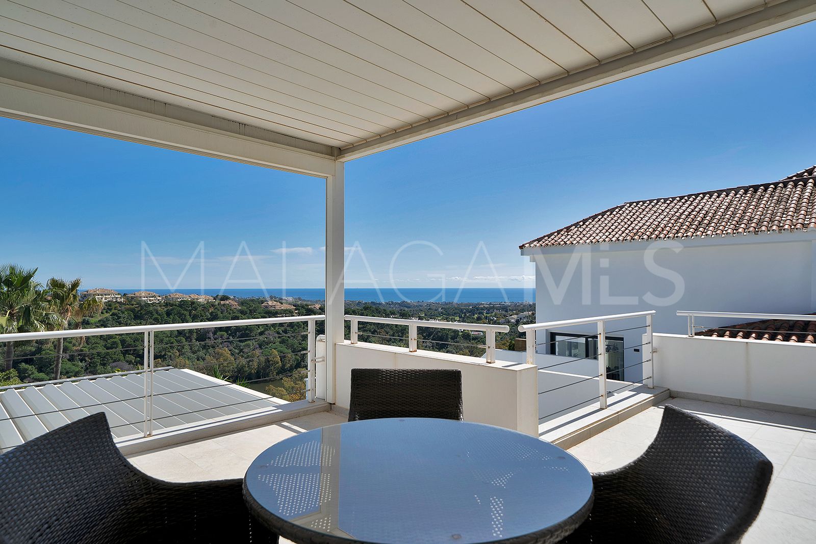 Villa for sale in Las Lomas de Nueva Andalucia
