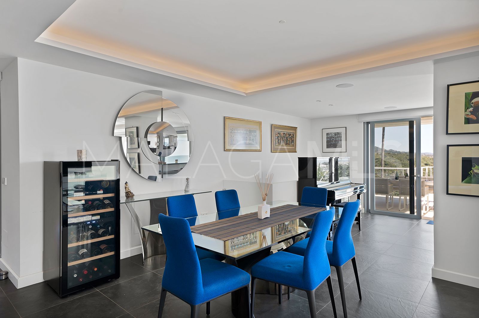 Villa for sale in Las Lomas de Nueva Andalucia