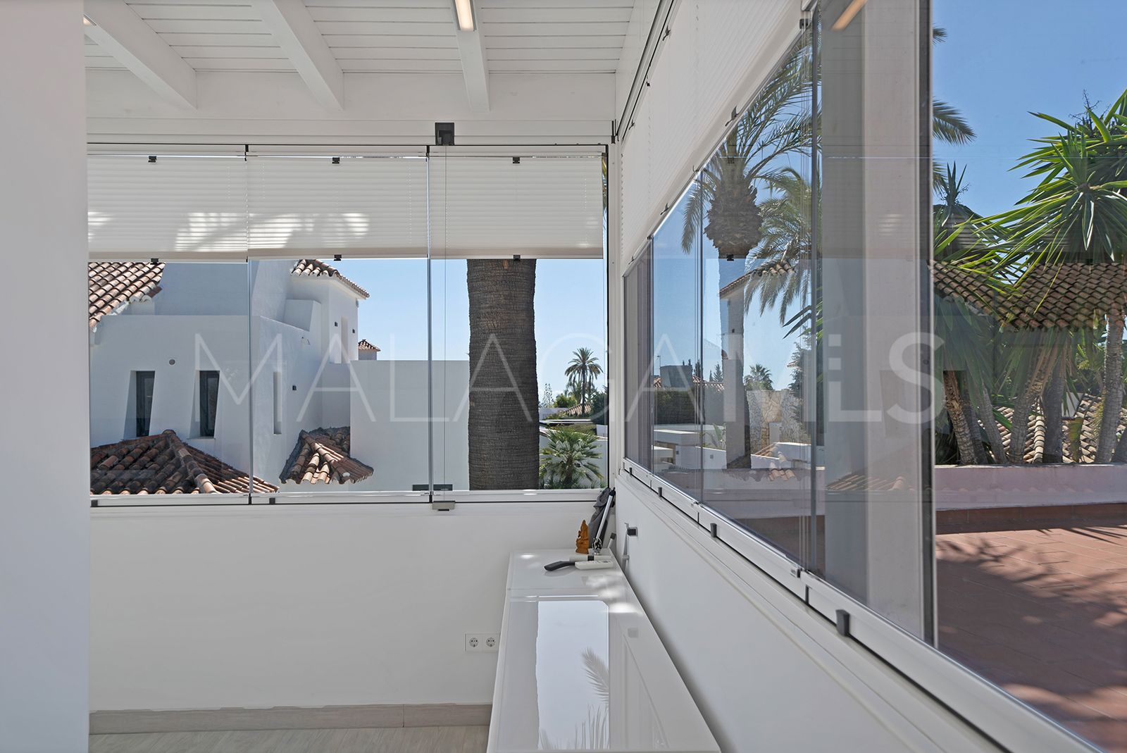 Villa for sale in Las Lomas de Nueva Andalucia