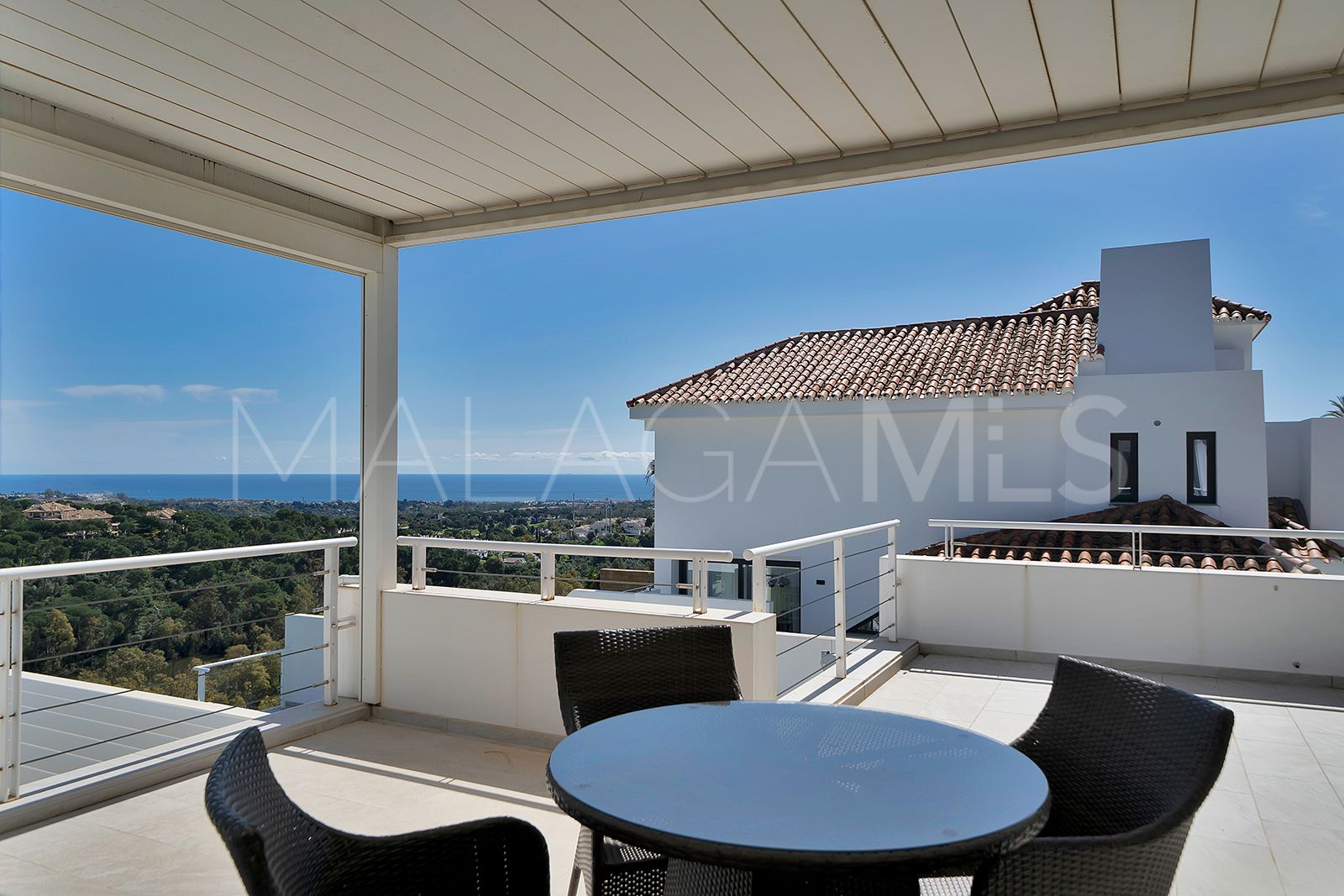 Villa for sale in Las Lomas de Nueva Andalucia