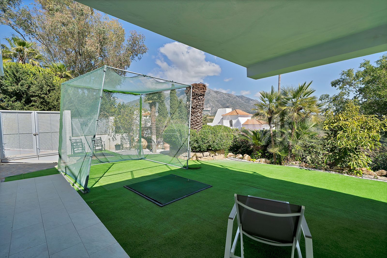 Villa for sale in Las Lomas de Nueva Andalucia