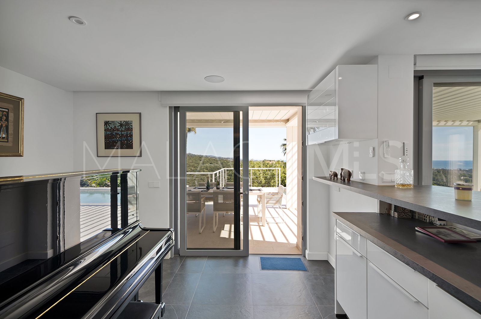 Villa for sale in Las Lomas de Nueva Andalucia