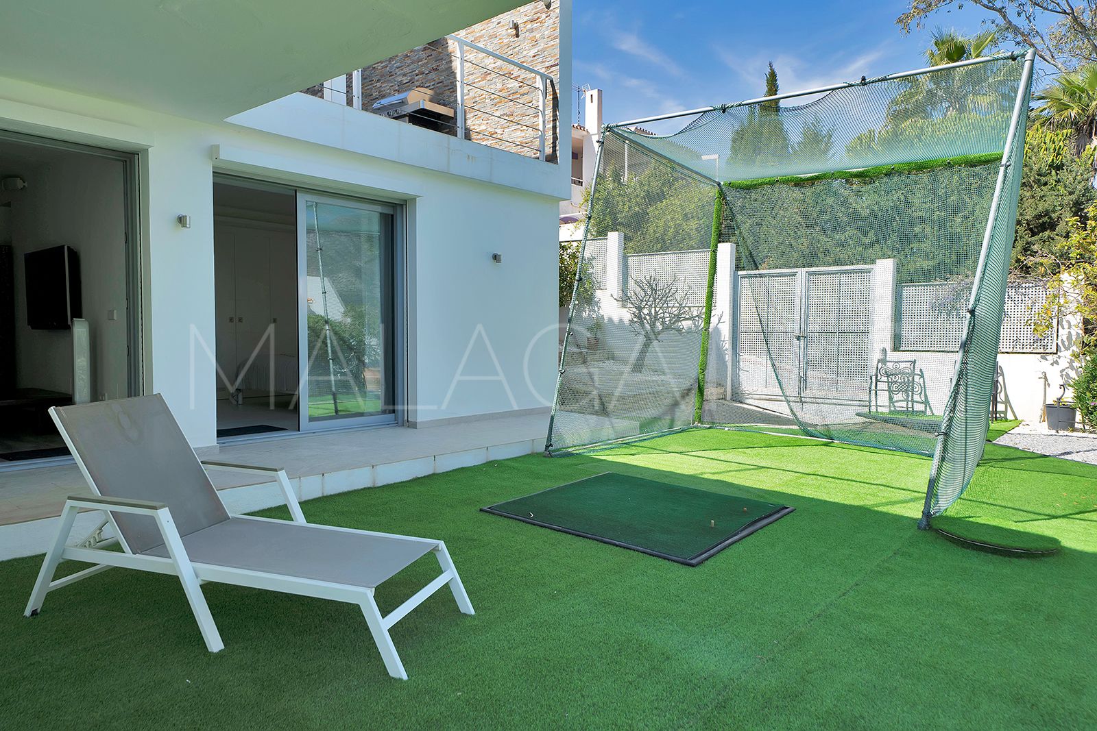Villa for sale in Las Lomas de Nueva Andalucia