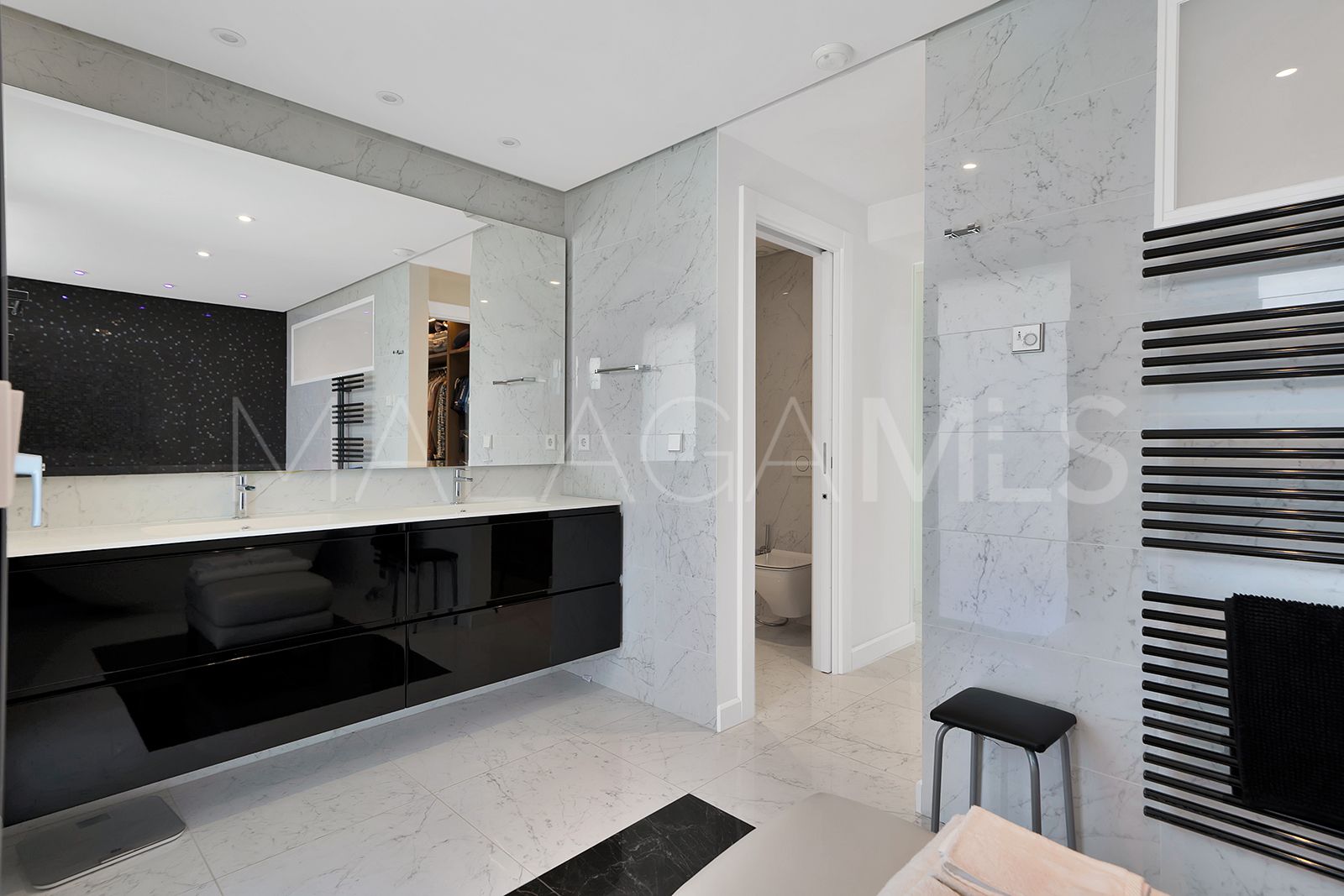 Villa for sale in Las Lomas de Nueva Andalucia