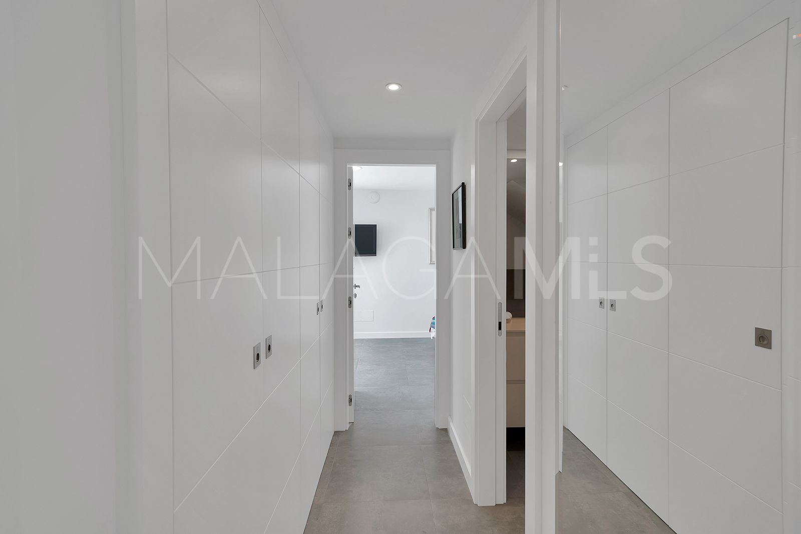 Villa for sale in Las Lomas de Nueva Andalucia