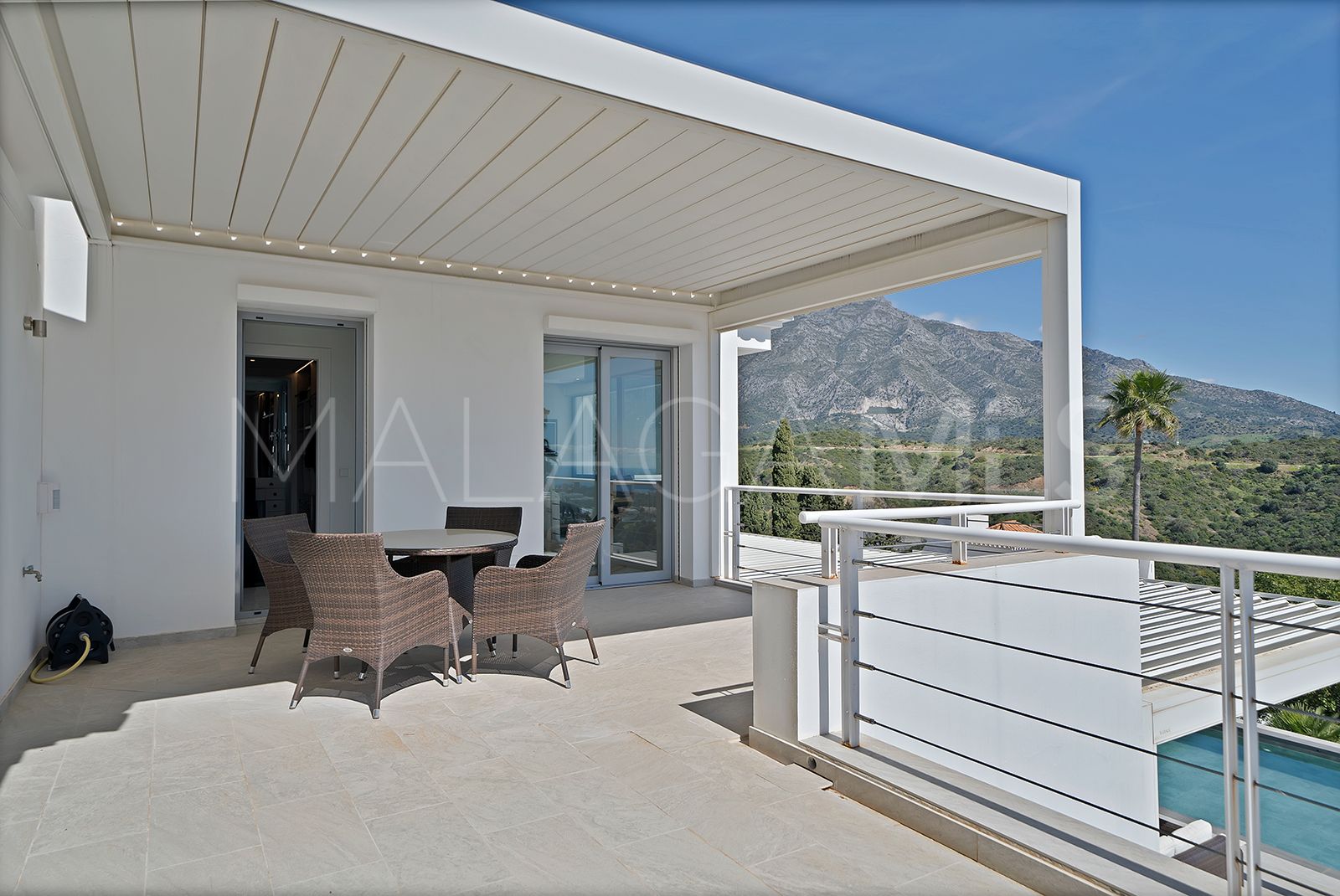 Villa for sale in Las Lomas de Nueva Andalucia