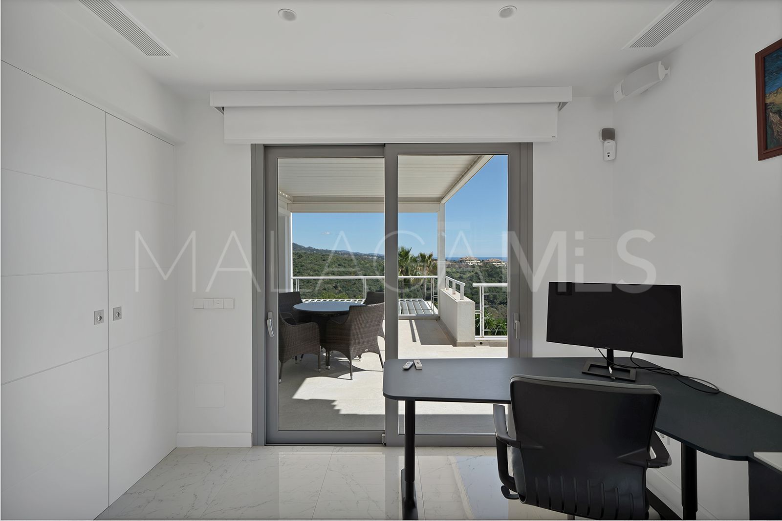 Villa for sale in Las Lomas de Nueva Andalucia