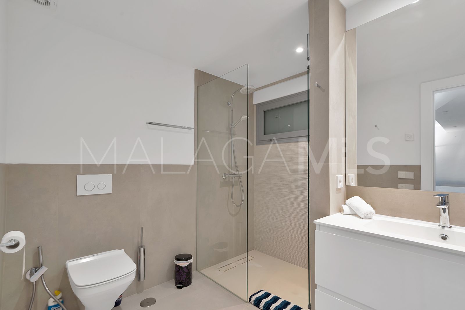 Villa for sale in Las Lomas de Nueva Andalucia