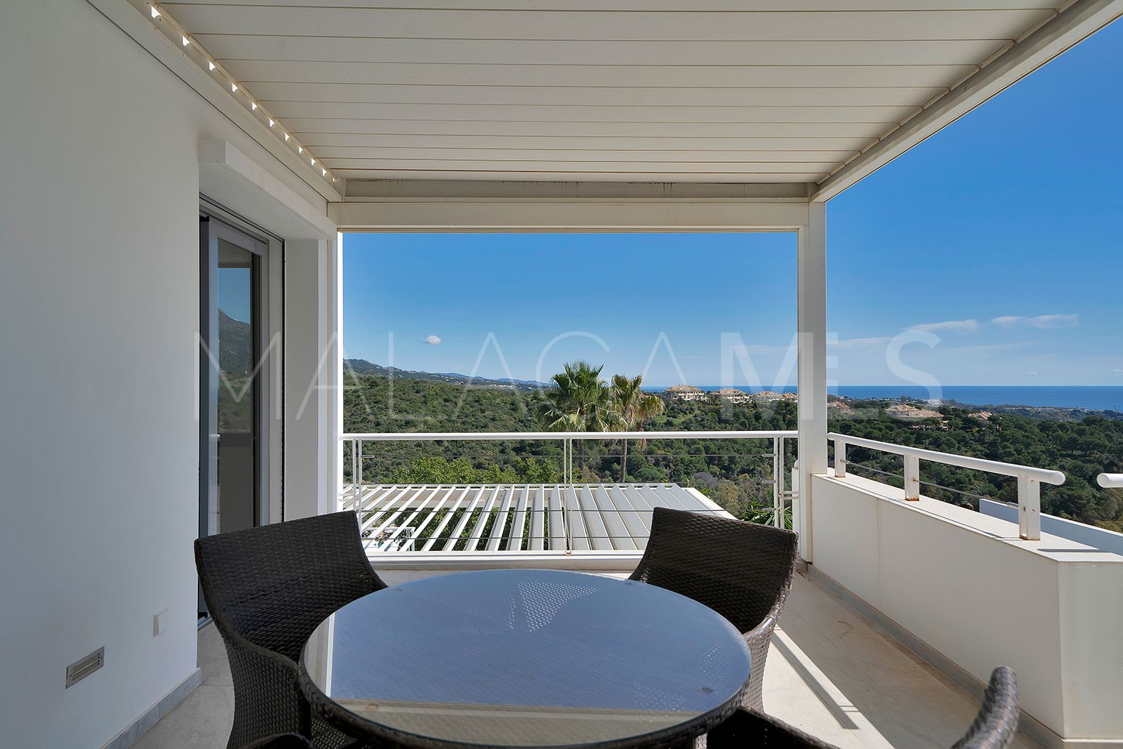 Villa for sale in Las Lomas de Nueva Andalucia