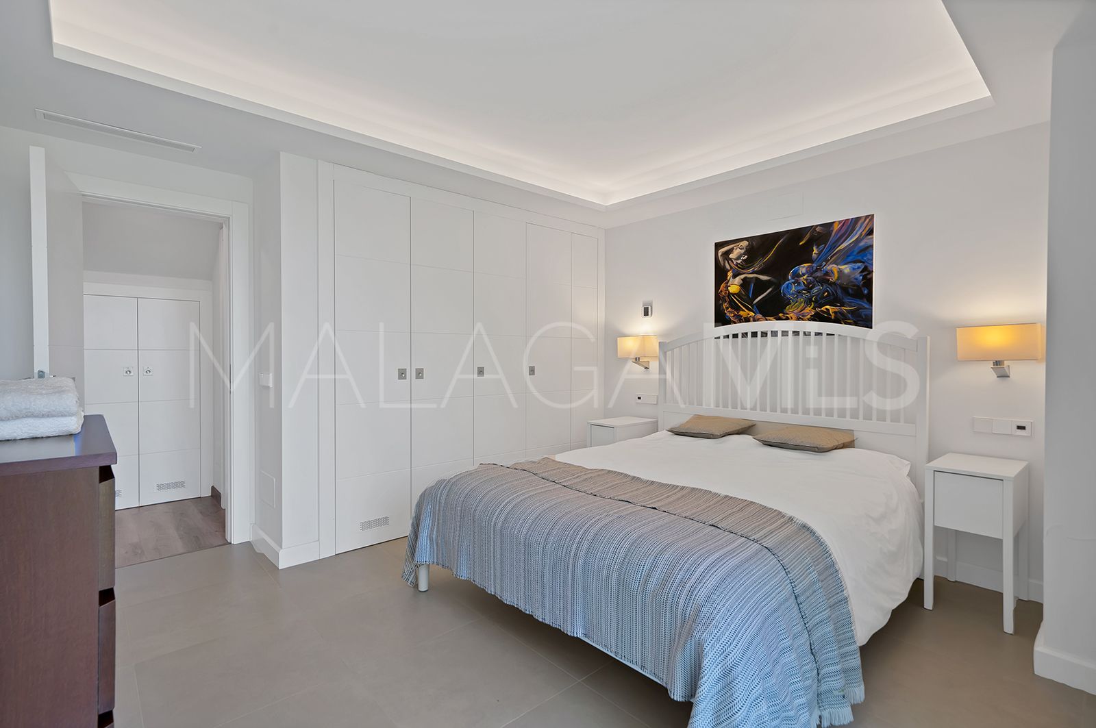 Villa for sale in Las Lomas de Nueva Andalucia