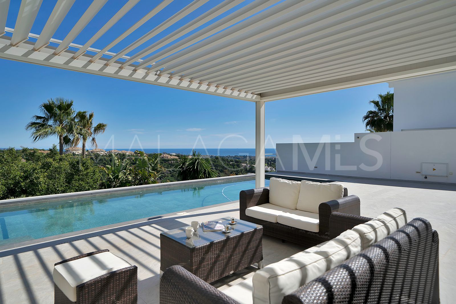 Villa for sale in Las Lomas de Nueva Andalucia