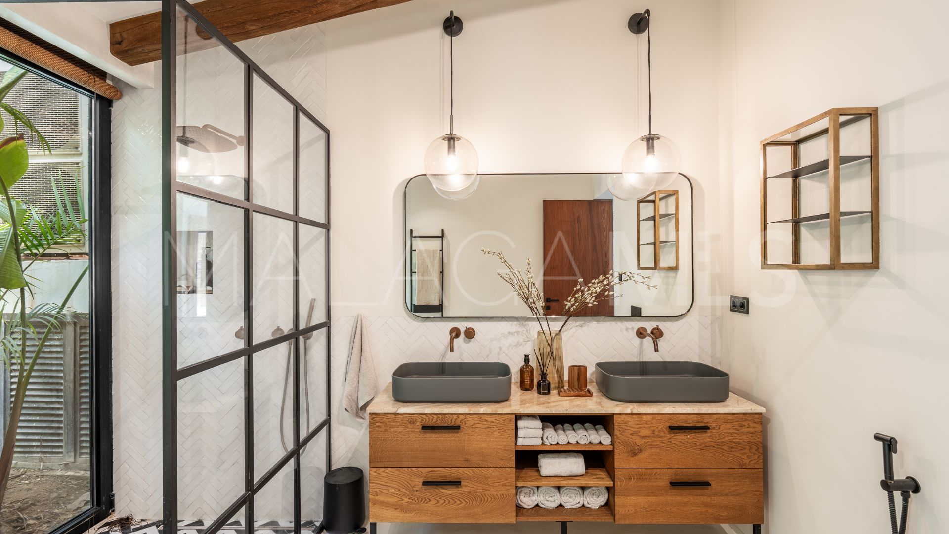 Villa for sale in Nueva Andalucia