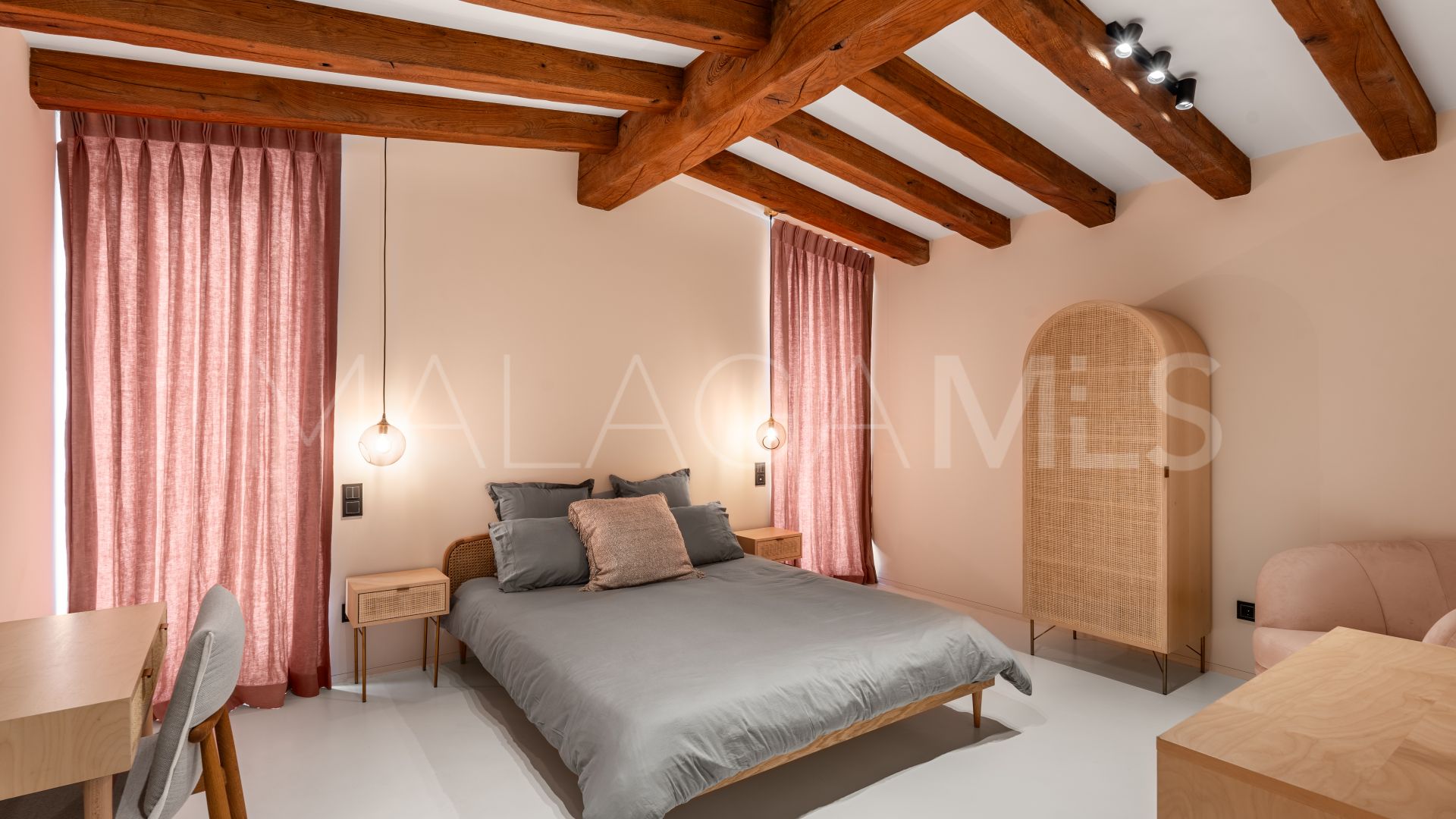 Villa for sale in Nueva Andalucia